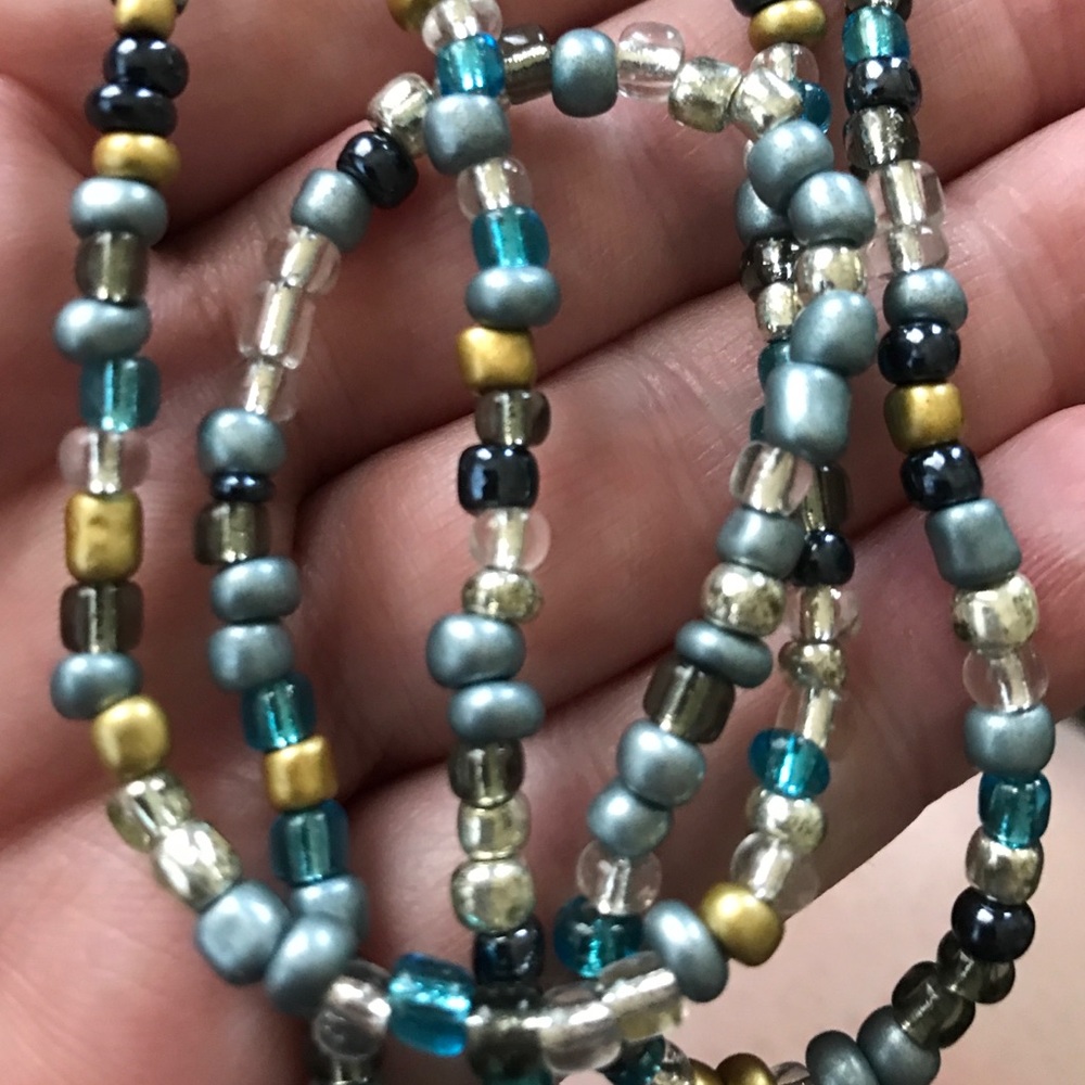 🌿Charity🌿 Hand-strung glass bead MASK holder - Picture 6 of 8